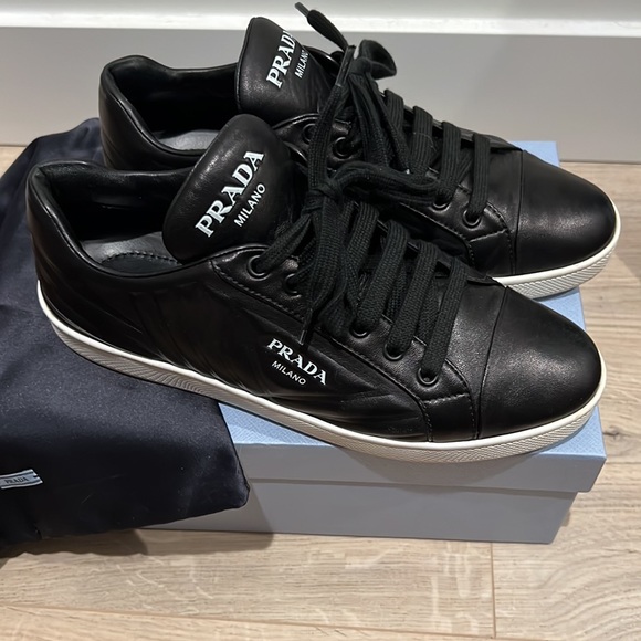 These are the quilted black leather PRADA sneakers.Size EU 8.5.PERFECT CONDITION - Picture 4 of 4